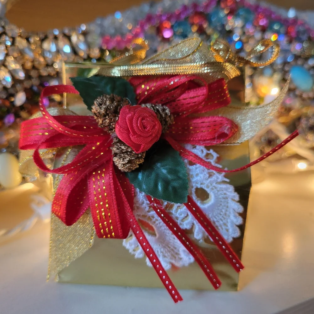 San Francisco Music Box Company 1996 Gift Bag Christmas Music Box